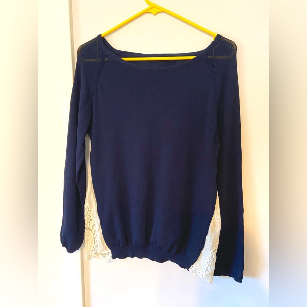 Long-sleeved shirt with lace - S